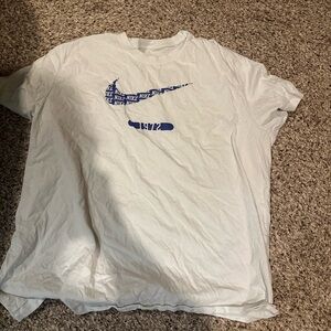 Nike White and Blue Short Sleeve Tee